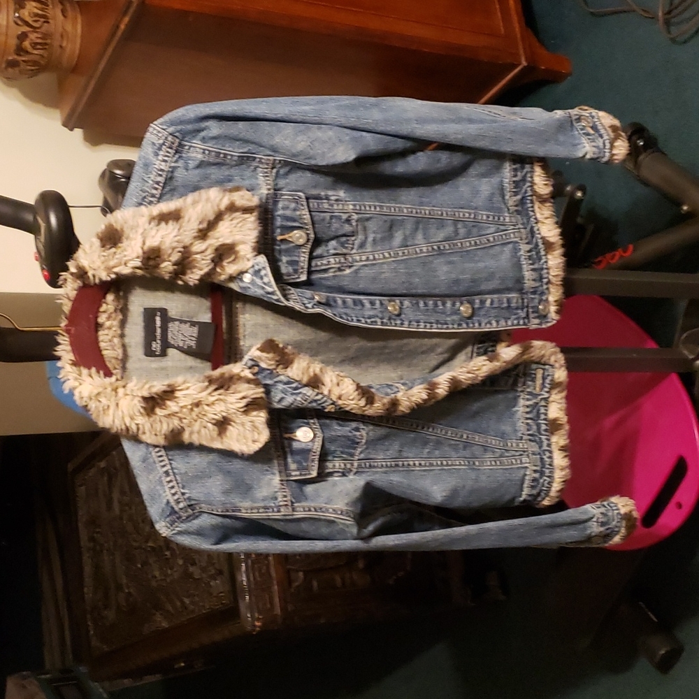 Women's no boundaries jean jacket with sherpa sz.5 Junior